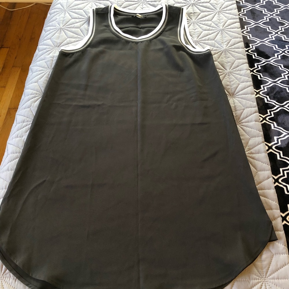 Sleeveless dress
